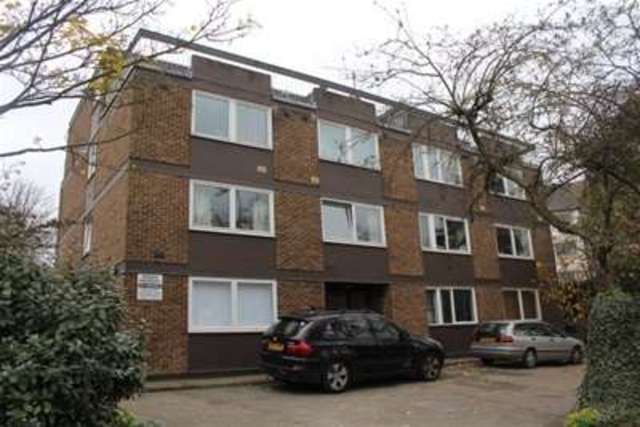  Image of 2 bedroom Flat to rent in Hershell Court Upper Richmond Road West London SW14 at London, SW14 7DH