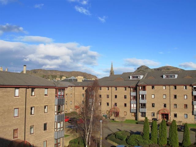  Image of 2 bedroom Flat to rent in Sienna Gardens Edinburgh EH9 at Newington Edinburgh Edinburgh, EH9 1PF