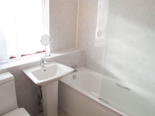 Image of 2 bedroom Flat to rent in Sienna Gardens Edinburgh EH9 at Newington Edinburgh Edinburgh, EH9 1PF