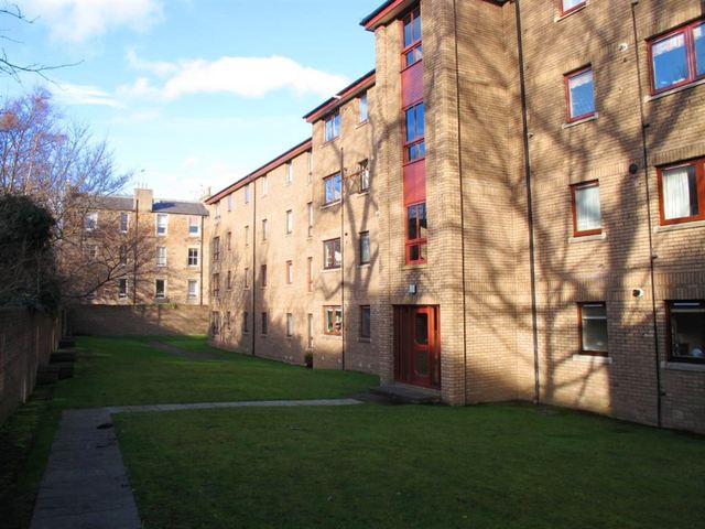  Image of 2 bedroom Flat to rent in Sienna Gardens Edinburgh EH9 at Newington Edinburgh Edinburgh, EH9 1PF