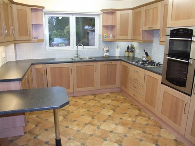  Image of 2 bedroom Apartment for sale in Ravenscliffe Close Skircoat Green Halifax HX3 at Skircoat Green Halifax Southowram, HX3 0RW
