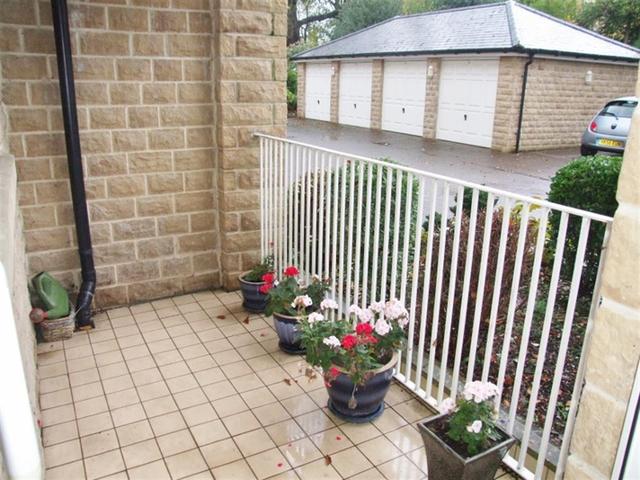  Image of 2 bedroom Apartment for sale in Ravenscliffe Close Skircoat Green Halifax HX3 at Skircoat Green Halifax Southowram, HX3 0RW