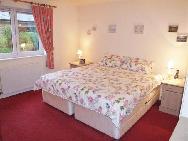  Image of 2 bedroom Apartment for sale in Ravenscliffe Close Skircoat Green Halifax HX3 at Skircoat Green Halifax Southowram, HX3 0RW