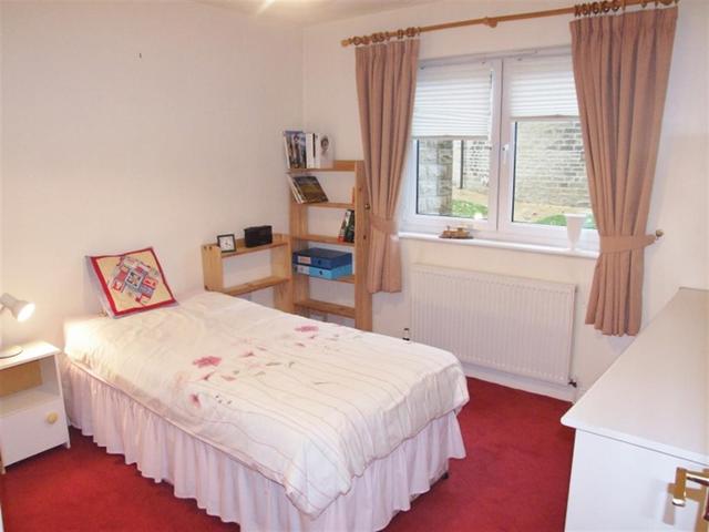  Image of 2 bedroom Apartment for sale in Ravenscliffe Close Skircoat Green Halifax HX3 at Skircoat Green Halifax Southowram, HX3 0RW