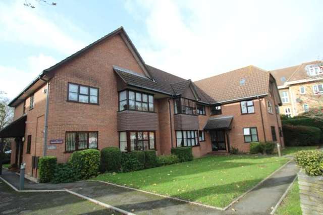 Image of 2 bedroom Flat for sale in Stourwood Avenue Southbourne Bournemouth BH6 at STOURWOOD AVENUE  Wick, BH6 3PW
