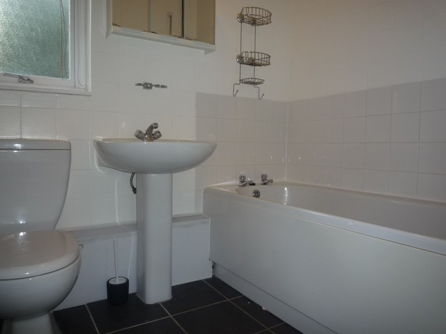  Image of 3 bedroom Terraced house to rent in Southwick Court Bracknell RG12 at Bracknell, RG12 0XL
