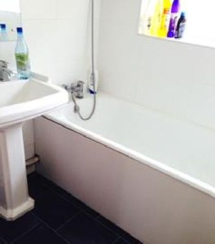  Image of 3 bedroom House Share to rent in St. Anthonys Court Nottingham NG7 at Lenton Nottinghamshire Lenton, NG7 2NB