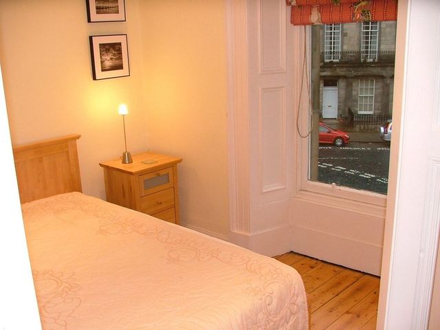  Image of 1 bedroom Flat to rent in St. Bernards Crescent Edinburgh EH4 at Stockbridge Edinburgh Edinburgh, EH4 1NS