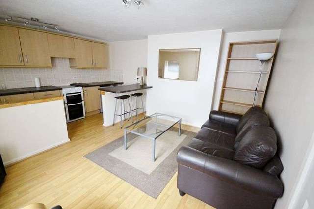  Image of 1 bedroom Flat to rent in St. Catherine Street Carmarthen SA31 at St. Catherine Street  Carmarthen, SA31 1RF