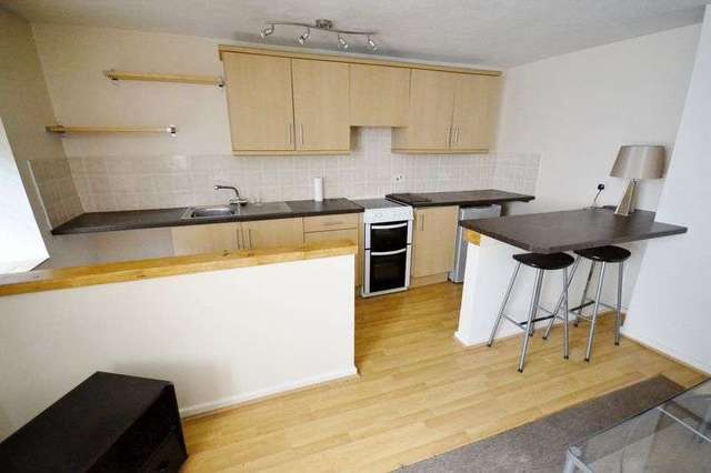  Image of 1 bedroom Flat to rent in St. Catherine Street Carmarthen SA31 at St. Catherine Street  Carmarthen, SA31 1RF