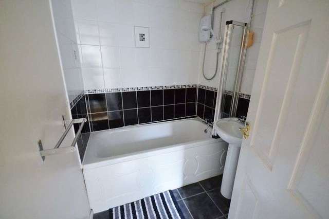  Image of 1 bedroom Flat to rent in St. Catherine Street Carmarthen SA31 at St. Catherine Street  Carmarthen, SA31 1RF
