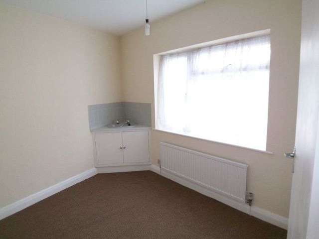  Image of 2 bedroom Flat to rent in St. Matthews Road Torquay TQ2 at St. Matthews Road Chelston TORQUAY, TQ2 6JA