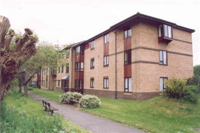  Image of 2 bedroom Flat to rent in St. Pauls Court Reading RG1 at Reading, RG1 6HF