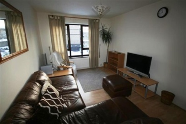  Image of 2 bedroom Flat to rent in St. Pauls Court Reading RG1 at Reading, RG1 6HF