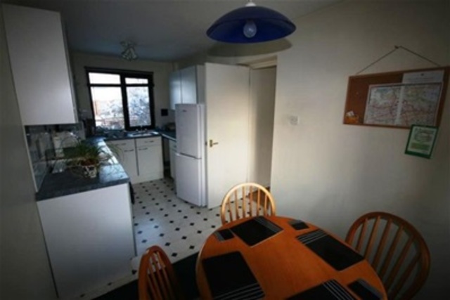  Image of 2 bedroom Flat to rent in St. Pauls Court Reading RG1 at Reading, RG1 6HF