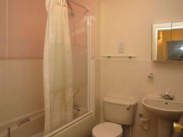  Image of 1 bedroom Flat to rent in Harrow View Harrow HA1 at Harrow View  Harrow, HA1 1RN