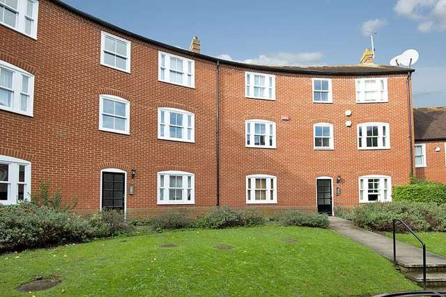  Image of 2 bedroom Flat for sale in Station Road West Canterbury CT2 at Canterbury, CT2 8SE