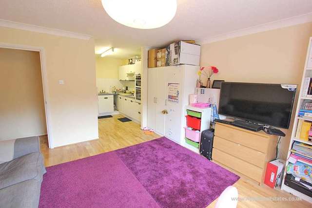  Image of 1 bedroom Flat to rent in Merlin Close Croydon CR0 at Steep Hill  Croydon, CR0 5UQ