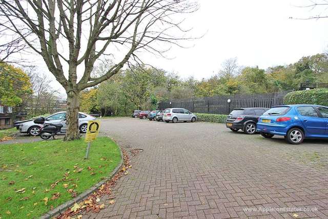  Image of 1 bedroom Flat to rent in Merlin Close Croydon CR0 at Steep Hill  Croydon, CR0 5UQ