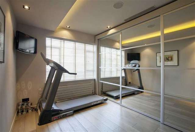  Image of 4 bedroom Flat to rent in Prince Albert Road London NW8 at Stockleigh Hall London London, NW8 7LB