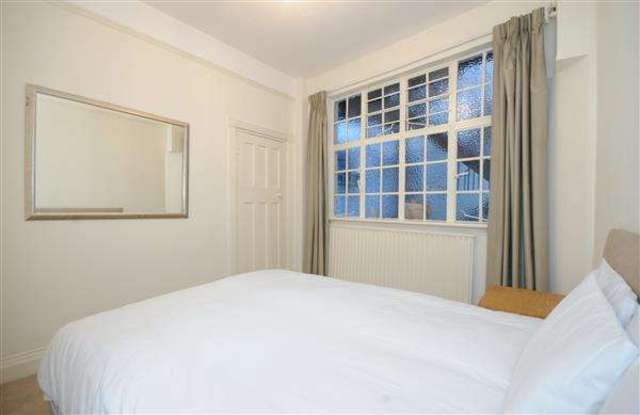  Image of 1 bedroom Apartment to rent in Park Road London NW8 at NW8 7HT Lisson Grove, NW8 7HT