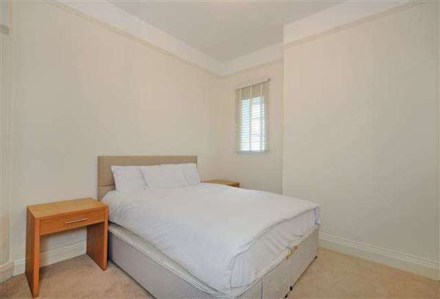  Image of 1 bedroom Apartment to rent in Park Road London NW8 at NW8 7HT Lisson Grove, NW8 7HT