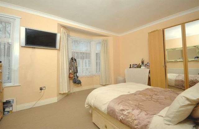  Image of 3 bedroom Terraced house to rent in Stromness Road Southend-on-Sea SS2 at Stromness Road  Southend-On-Sea, SS2 4JQ