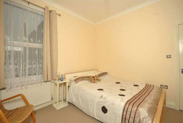  Image of 3 bedroom Terraced house to rent in Stromness Road Southend-on-Sea SS2 at Stromness Road  Southend-On-Sea, SS2 4JQ