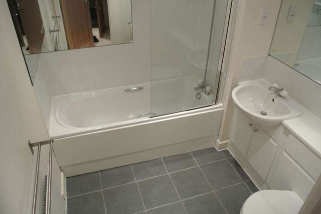  Image of 2 bedroom Apartment to rent in Erebus Drive London SE28 at Erebus Drive, Royal Artilery Quays  London, SE28 0GH