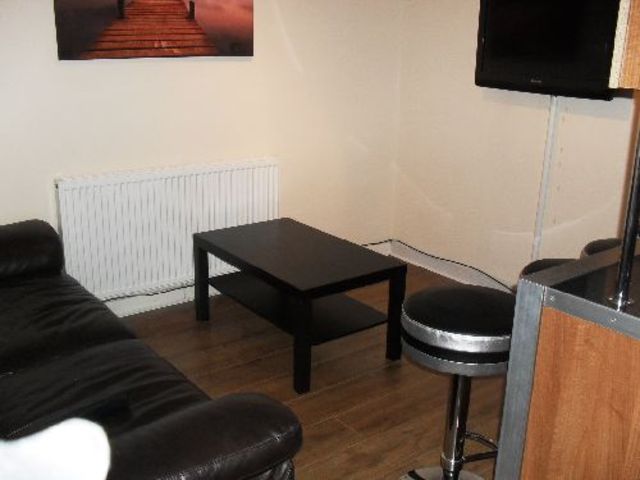 Image of 4 bedroom House Share to rent in Swenson Avenue Nottingham NG7 at Lenton Nottinghamshire Lenton, NG7 2LP