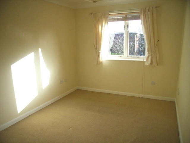  Image of 1 bedroom Flat to rent in Winn Road Southampton SO17 at 50 Winn Road  Southampton, SO17 1ER