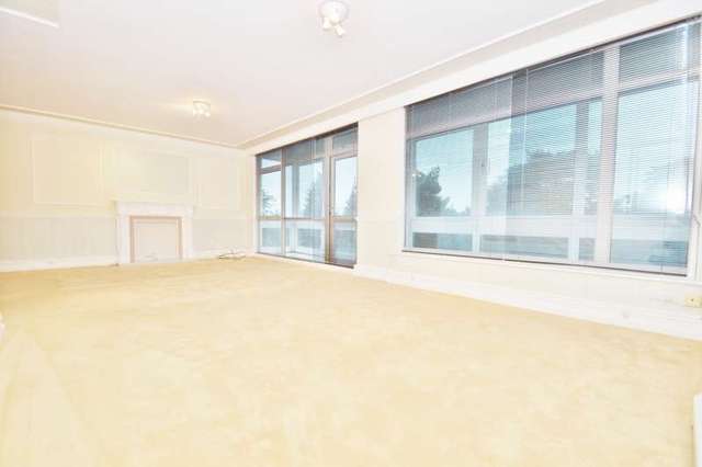  Image of 3 bedroom Flat to rent in The Avenue Westbourne Bournemouth BH13 at 15 The Avenue Branksome Park Poole, BH13 6HB