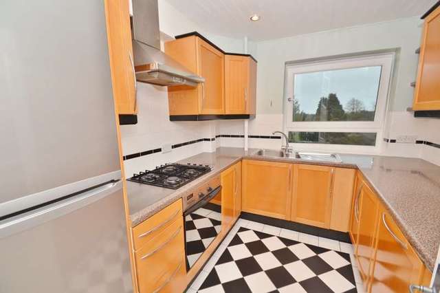  Image of 3 bedroom Flat to rent in The Avenue Westbourne Bournemouth BH13 at 15 The Avenue Branksome Park Poole, BH13 6HB