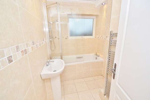  Image of 3 bedroom Flat to rent in The Avenue Westbourne Bournemouth BH13 at 15 The Avenue Branksome Park Poole, BH13 6HB