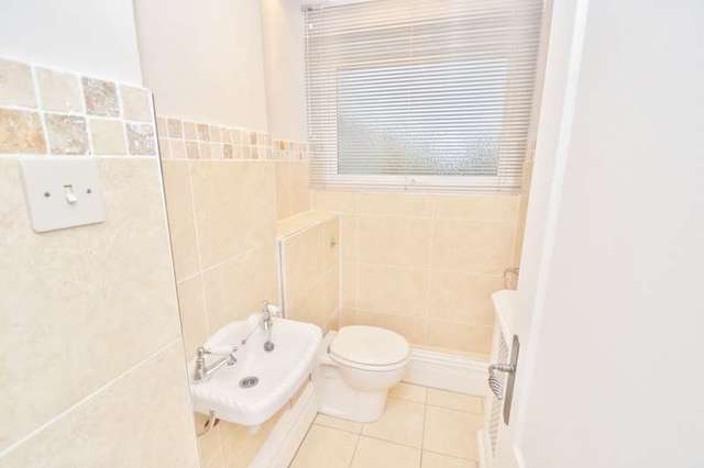  Image of 3 bedroom Flat to rent in The Avenue Westbourne Bournemouth BH13 at 15 The Avenue Branksome Park Poole, BH13 6HB