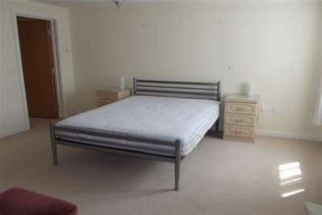  Image of 2 bedroom Flat to rent in Gloucester Square Southampton SO14 at Southampton, SO14 2GJ