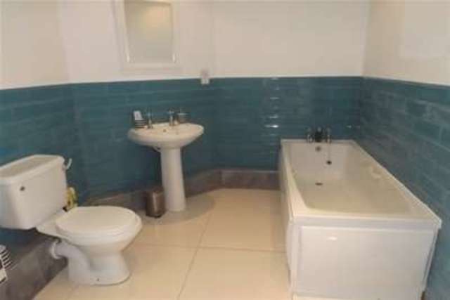  Image of 2 bedroom Flat to rent in Russell Road Nottingham NG7 at Nottingham, NG7 6GB