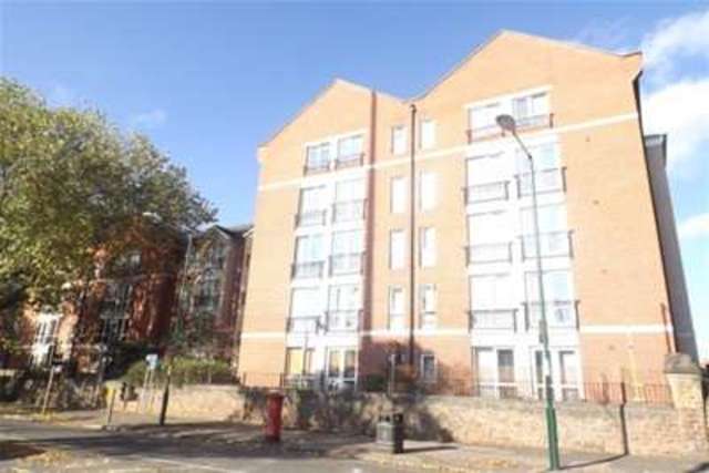  Image of 2 bedroom Flat to rent in Russell Road Nottingham NG7 at Nottingham, NG7 6GB