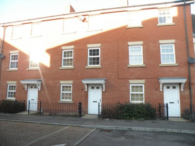  Image of 5 bedroom Terraced house to rent in The Runway Hatfield AL10 at The Runway  Hatfield, AL10 9GL