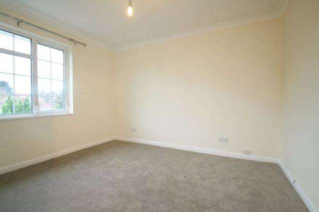  Image of 2 bedroom Terraced house to rent in Station Road Rustington Littlehampton BN16 at Station Road Rustington East Preston, BN16 3BB