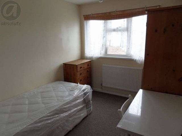  Image of 4 bedroom Detached house to rent in Tintagel Walk Bedford MK41 at Tintagel Walk  BEDFORD, MK41 8ND