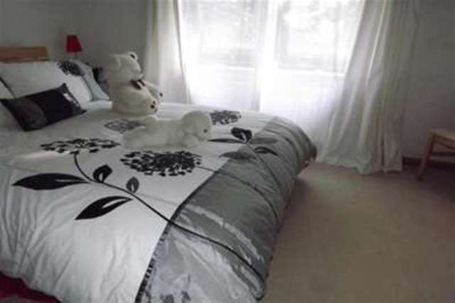  Image of 1 bedroom Flat to rent in Hillside Road Whyteleafe CR3 at Whyteleafe, CR3 0BY