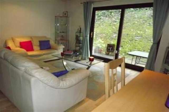  Image of 1 bedroom Flat to rent in Hillside Road Whyteleafe CR3 at Whyteleafe, CR3 0BY