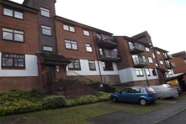  Image of 1 bedroom Flat to rent in Hillside Road Whyteleafe CR3 at Whyteleafe, CR3 0BY