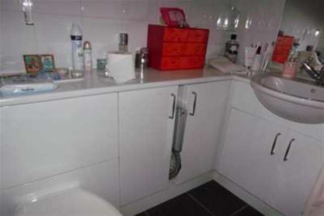  Image of 1 bedroom Flat to rent in Hillside Road Whyteleafe CR3 at Whyteleafe, CR3 0BY