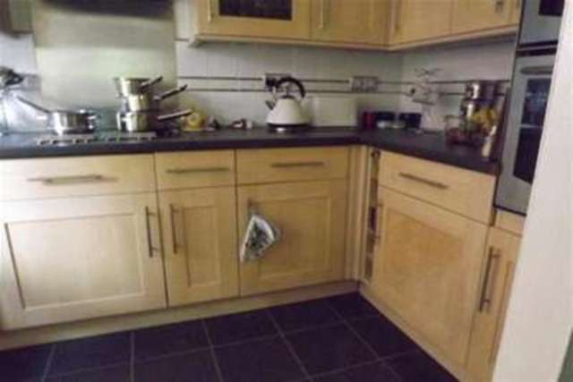  Image of 1 bedroom Flat to rent in Hillside Road Whyteleafe CR3 at Whyteleafe, CR3 0BY