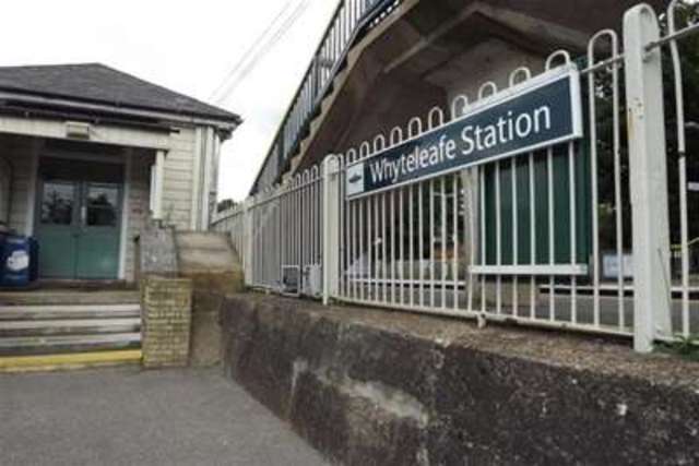  Image of 1 bedroom Flat to rent in Hillside Road Whyteleafe CR3 at Whyteleafe, CR3 0BY