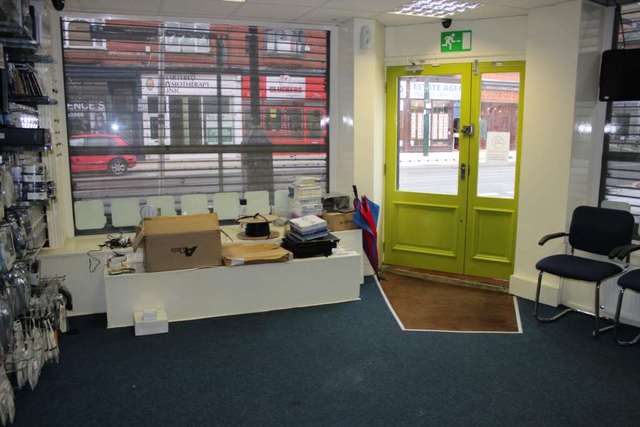  Image of Detached house to rent in Union Street Oldham OL1 at Union Street  Oldham, OL1 1DU