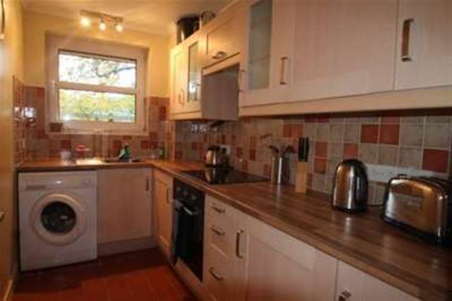  Image of 1 bedroom Flat to rent in Upper Bridge Road Redhill RH1 at Redhill, RH1 6DD