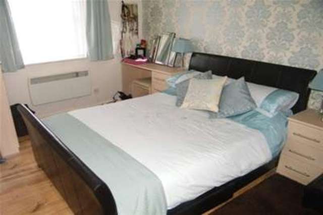  Image of 1 bedroom Flat to rent in Upper Bridge Road Redhill RH1 at Redhill, RH1 6DD